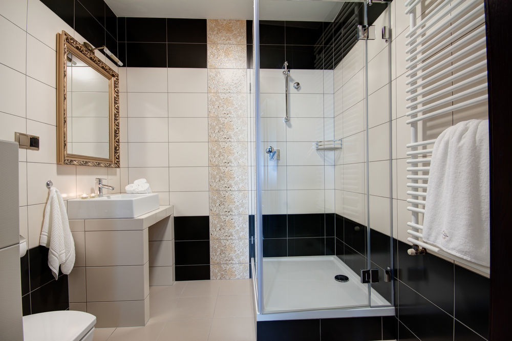 Palac Brzezina Hotel Bagian luar foto